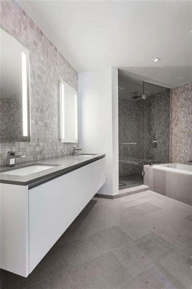 Building Photo - 88 SW 7th St