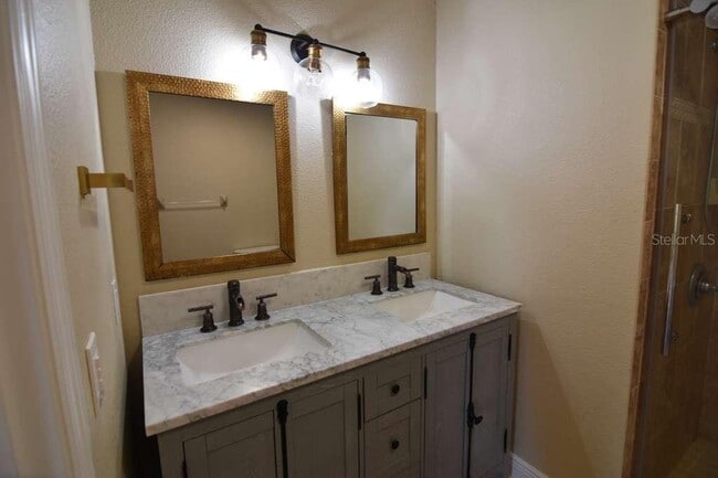 Building Photo - 3233 Hickory Tree Rd