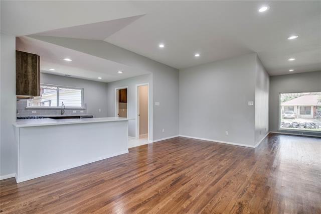 Building Photo - 9036 Clearwater Dr