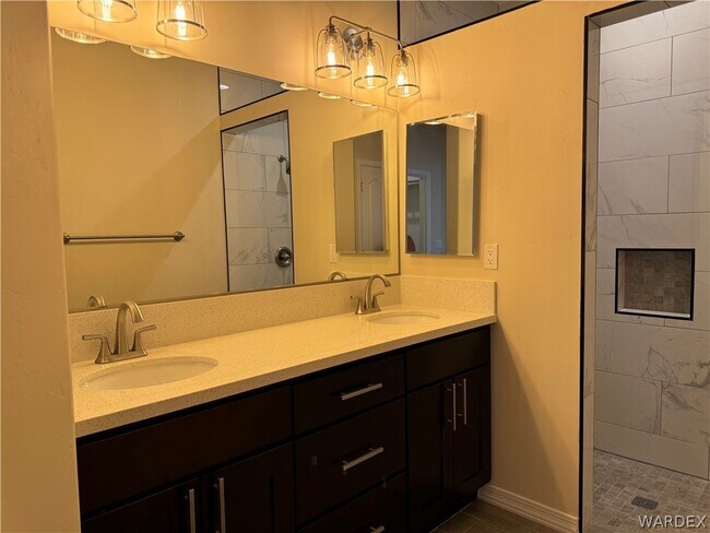 Building Photo - 5079 S Jacaranda Pl