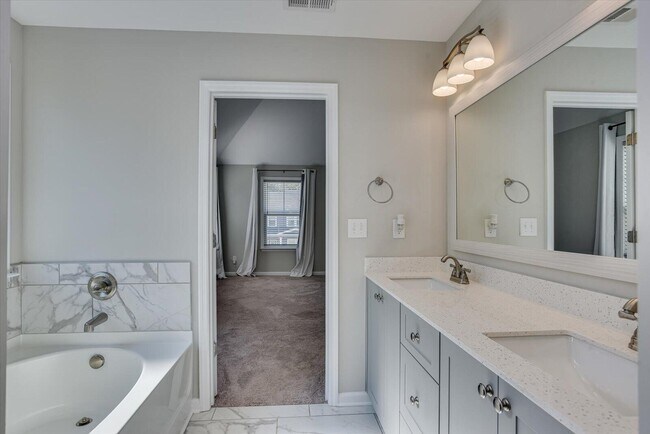 Building Photo - 627 Garland Trl