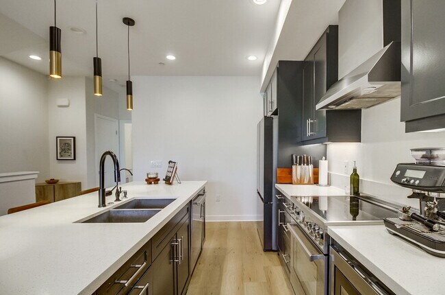 Building Photo - Welcome to your modern La Mesa townhome wi...