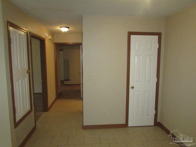 Building Photo - 7135 Pearson Rd