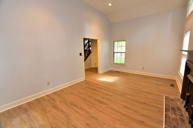 Building Photo - 1048 Ridgemeadow Ln