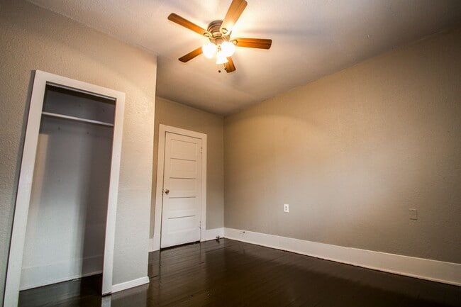 Building Photo - 512 Cooper St