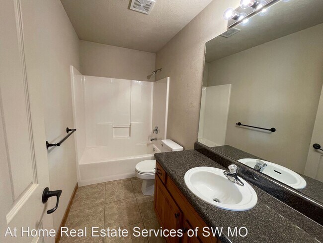 Building Photo - 4 br, 2 bath House - 792 S Hackberry Ave