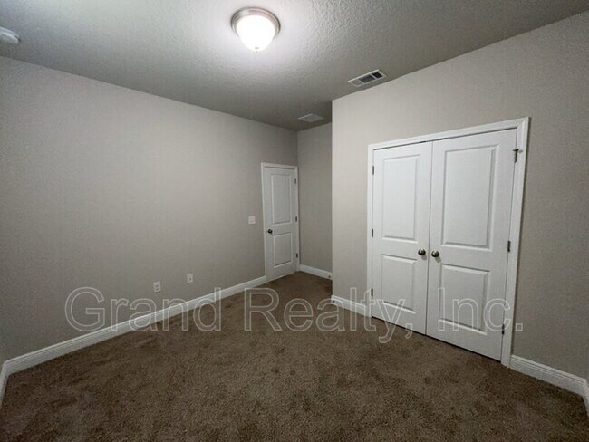 Building Photo - 3823 Shady Grove Dr