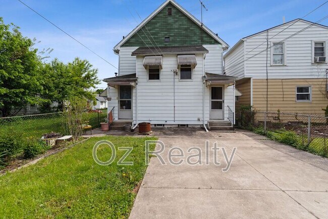Building Photo - 223 E Weber St