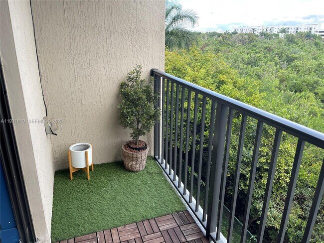 Building Photo - 8175 NW 104th Ave