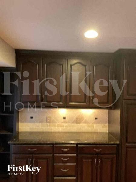 Building Photo - 9955 Melrose Dr