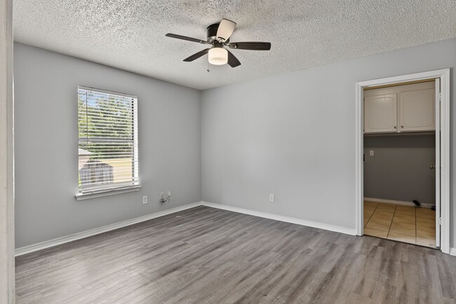 Building Photo - 322-328 Brookwood