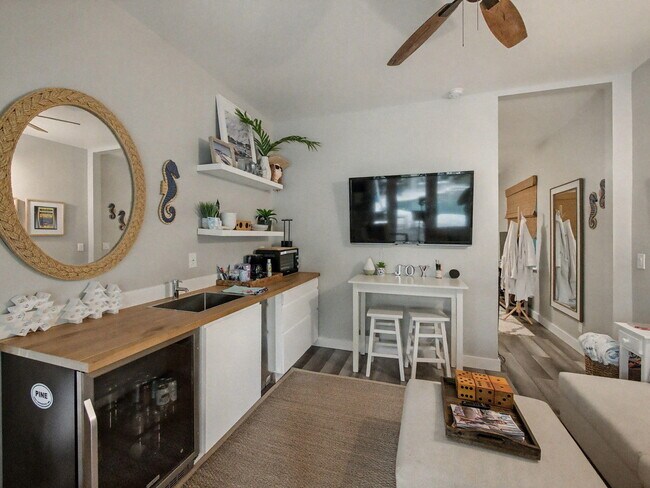 Building Photo - 8121 SE Orchard Terrace