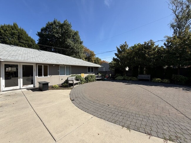 Building Photo - 5220 SE 33rd Pl