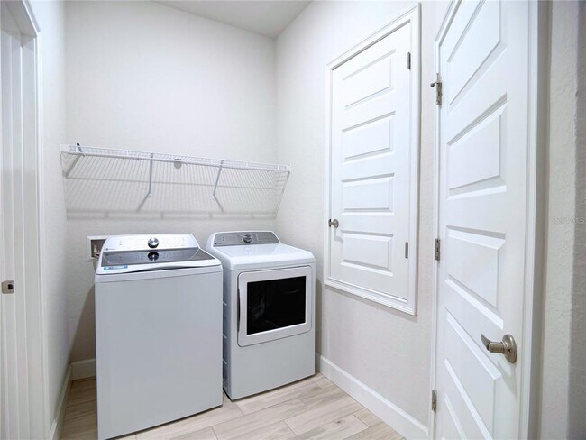 Building Photo - 4549 SE 25th Loop