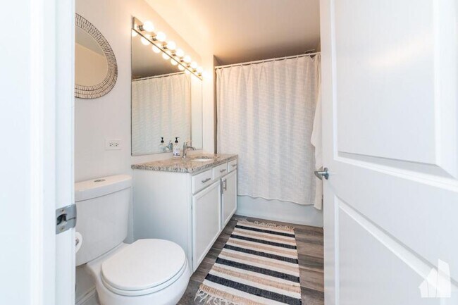 Building Photo - 1 bedroom in Chicago IL 60641