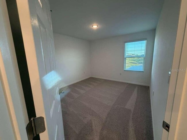 Building Photo - 466 Thompson Vlg Ave