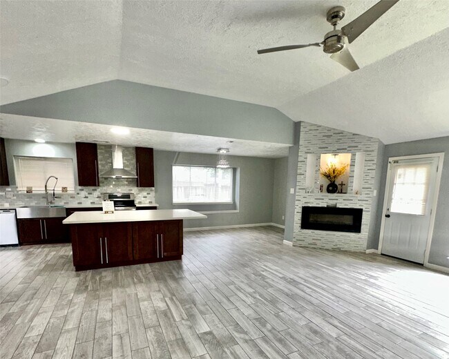 Building Photo - 2115 Barrington Pl Dr