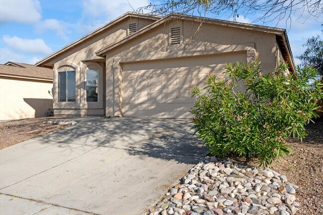 Building Photo - Tucson, AZ - Single-Family - $1,695.00 Ava...