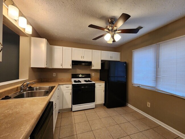 Building Photo - 3547 Main Station Dr SW