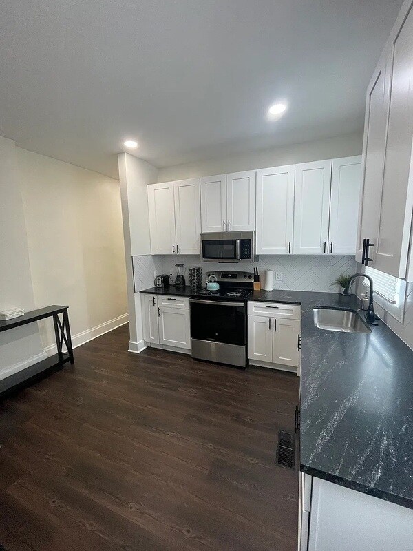 Building Photo - 299 Reinhard Ave