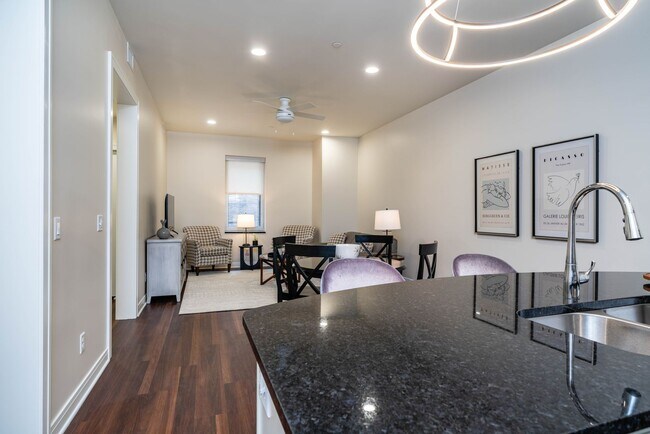 Building Photo - Fully Furnished, Short-Term Option