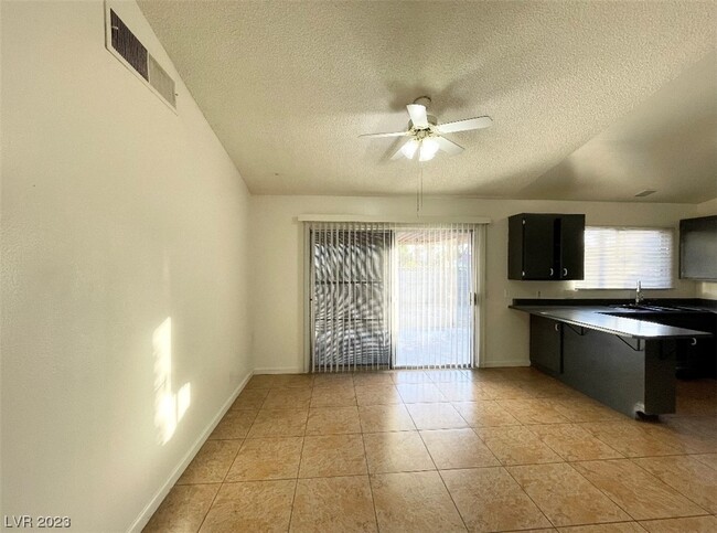 Building Photo - 6225 Vista Verde N