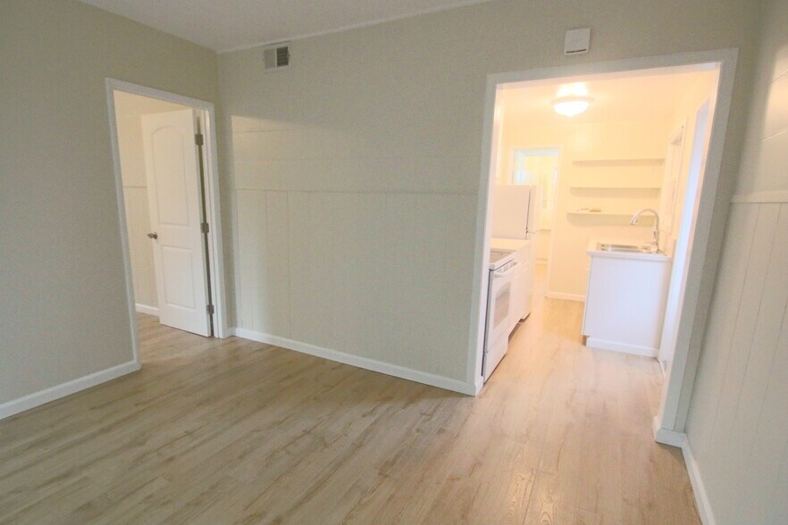 Building Photo - 126 8th St