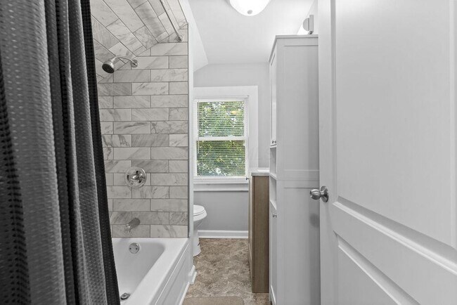 Building Photo - 927 Camden Ave