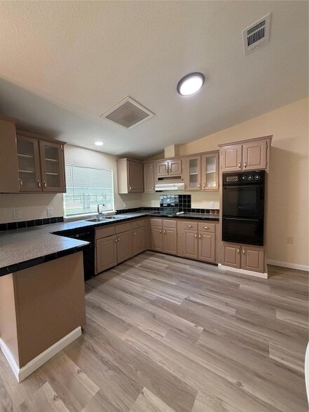 Building Photo - 236 Live Oak Dr