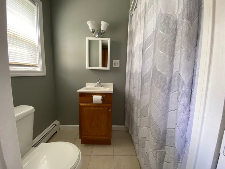 Building Photo - 4 Pond St