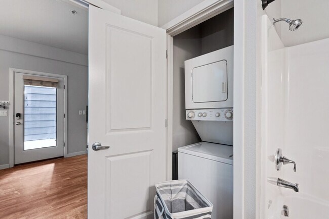 Building Photo - 1607 NW Davis St