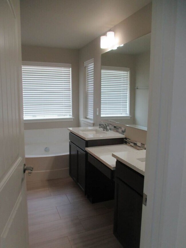 Building Photo - Charming 4-Bedroom, 3-Bath Home