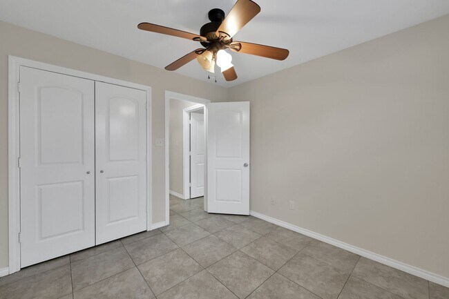 Building Photo - 170 S Bend Ct