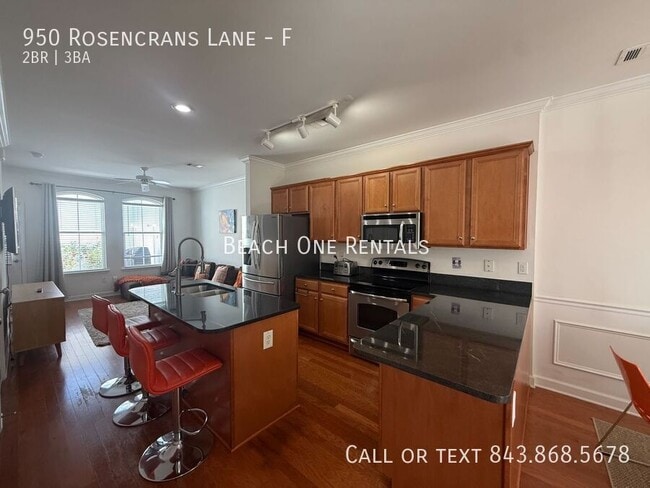 Building Photo - 950 Rosencrans Ln