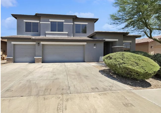 Building Photo - 2125 E Ebony Dr