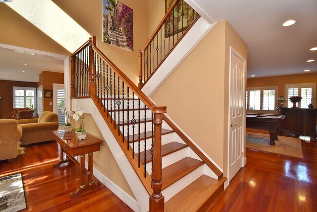 Building Photo - 204 Cypress Hills Ct