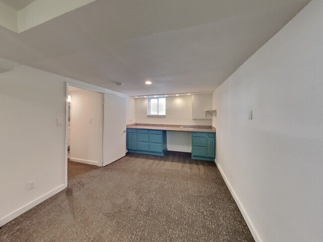 Building Photo - Gaskill Gem 4/2 with Studio ADU Included