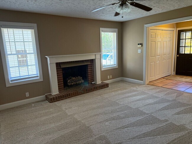 Building Photo - For Rent Mocksville