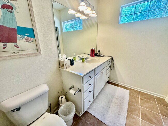 Building Photo - Fully Furnished Two Bedroom Home in Sun City!