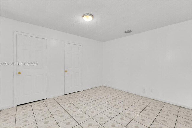 Building Photo - 5742 Garfield St