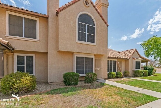 Building Photo - Bright 2Bdm 2.5Ba Townhome at Villa de Paz!