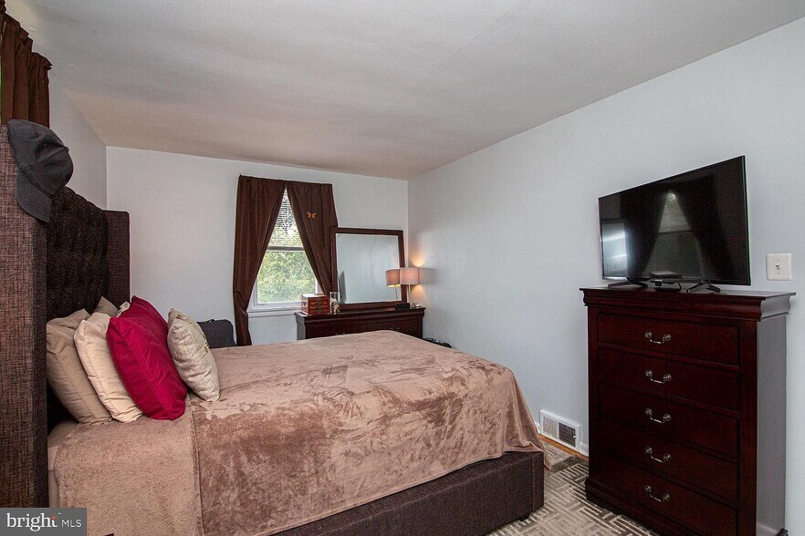 Building Photo - 3518 Rhoads Ave