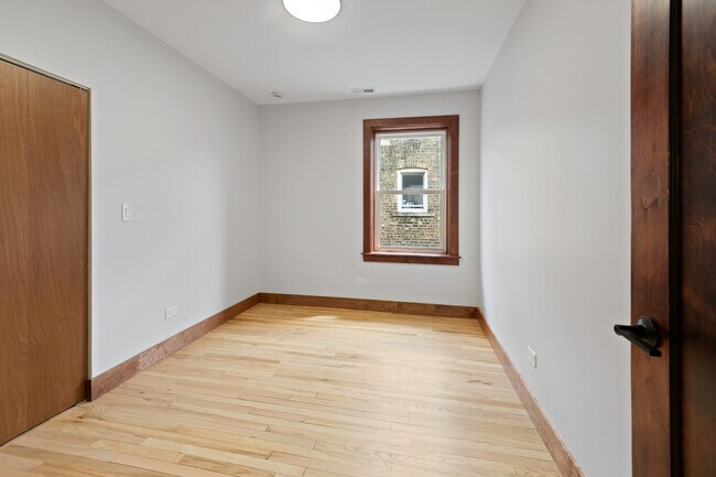 Building Photo - 4834 N Springfield Ave