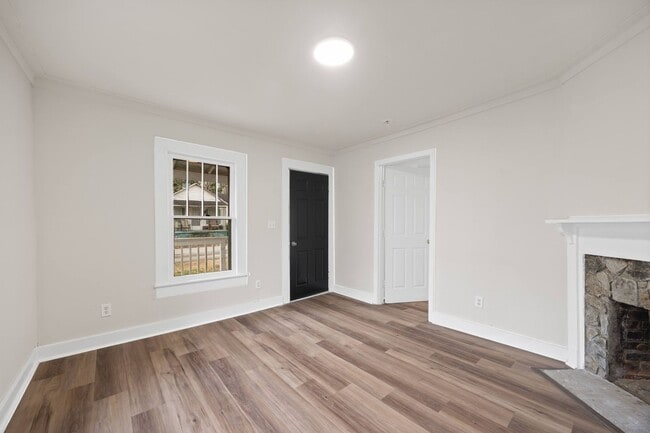 Building Photo - Two bedroom home!