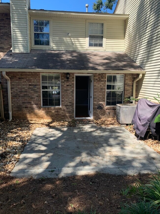 Building Photo - 552 Teal Ln