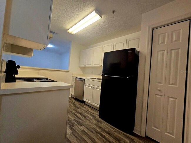 Building Photo - 18001 Richmond Pl Dr