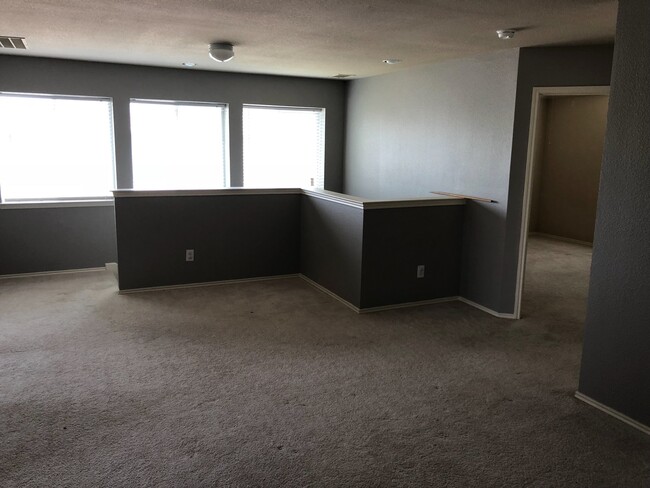 Building Photo - Roomy 4 bedroom 2.5 bath in Waxahachie!!