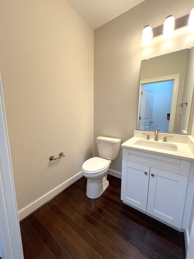 Building Photo - 1704 W Cary St