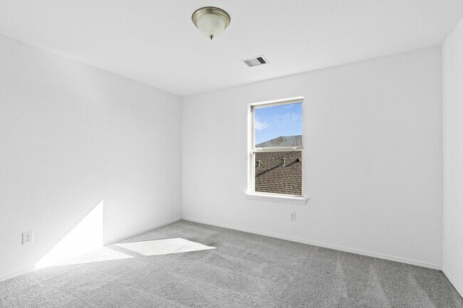 Building Photo - 5742 Aurora Grns Ln