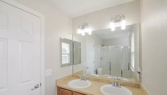 Building Photo - 892 Willow Dr